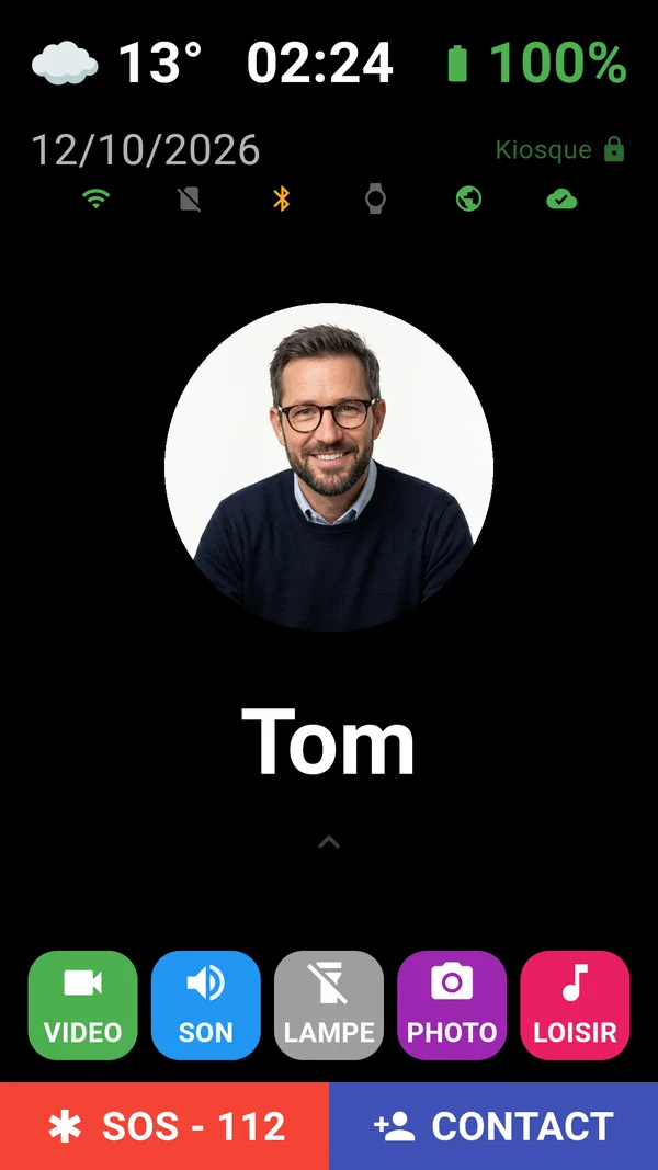 EasyPhone home screen: time, weather, a contact as a large photo and big colored buttons